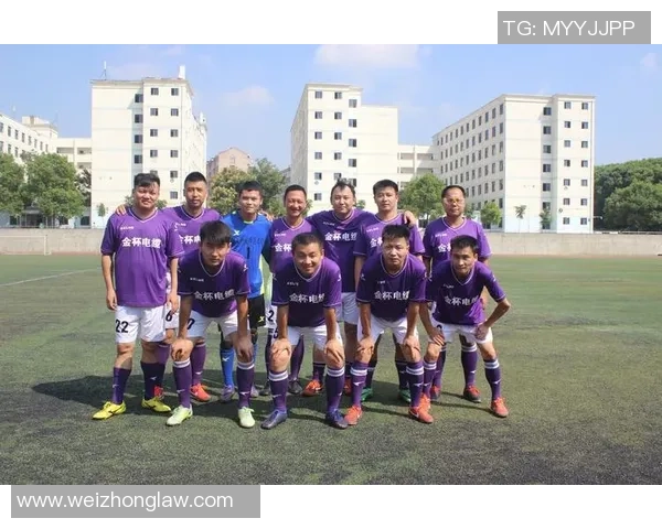 全球足球传奇人物榜单揭晓十位偶像引领时代风潮