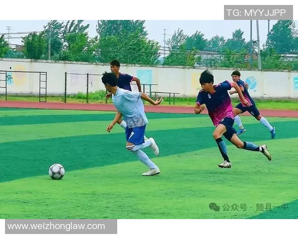 大学足球简报：聚焦校园联赛精彩瞬间与球员成长故事